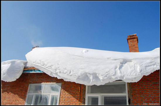 屋顶上的积雪