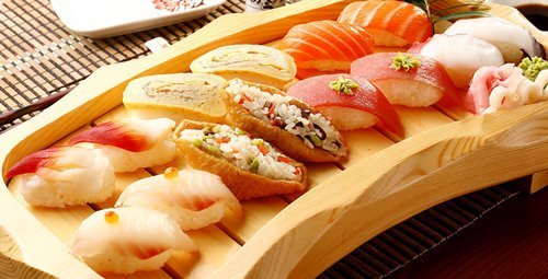 你真的会吃寿司么?看日本人吃寿司的顺序_新