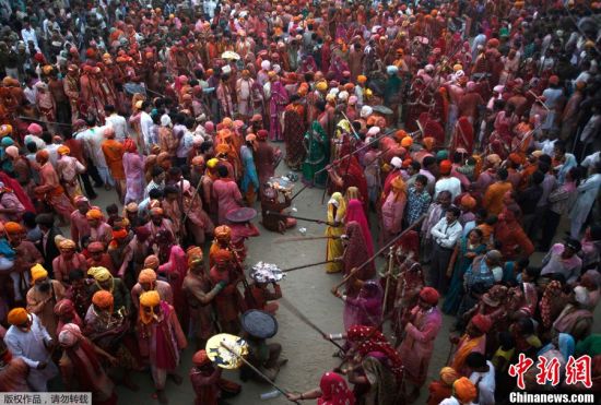印度棒打男人节女人出气就在这一天_旅游频道