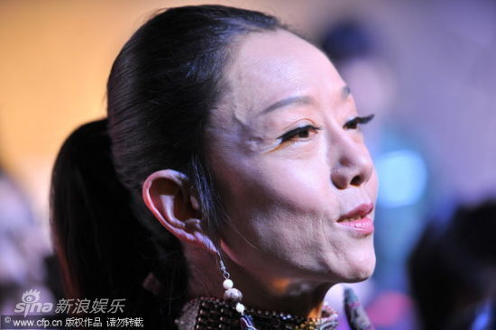 54岁杨丽萍零距离近照罕见曝光 老态已现