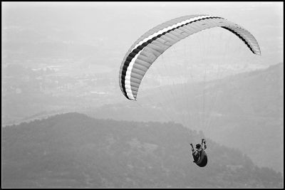 武汉滑翔伞达人:从汉口江滩滑到街道口仅10分