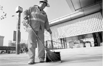 汉口火车站清洁工谈地铁2号线修建后的变化