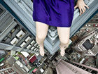 韩美女摄影师摩天大楼玩命自拍