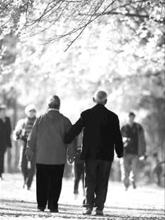 武汉八旬老人高龄补贴同城有别 部分老人迁户