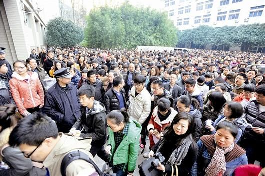 武汉四高校自主招生万余人赶考 时事热点频入