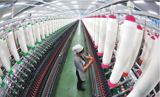 南漳县利美纺织企业引进全自动纺织系统(张璨龙摄)