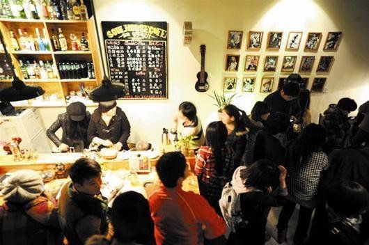 武汉青年开音乐咖啡馆 免费看演出咖啡火爆热