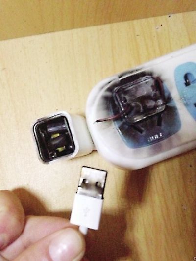 苹果5原装充电器突然爆炸 售后称情况有待鉴定