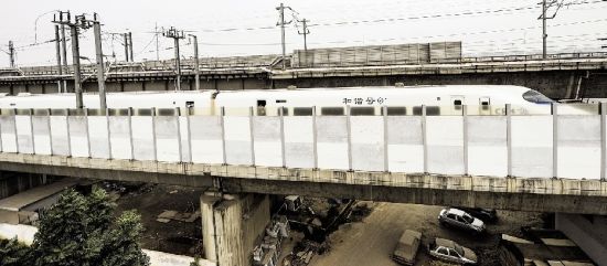高铁设备故障引发蝴蝶效应 武汉站前动车
