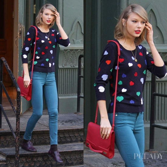Taylor Swift爱心印花针织衫搭配修身牛仔裤