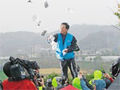 韩民间团体在江华岛向朝散发12万张传单