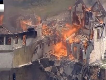 奇葩土豪搬家后烧掉价值70万美金豪宅