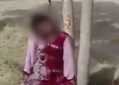 实拍巴基斯坦女子遭轮奸后被吊树上死亡