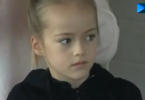 俄9岁女孩成国际超模 被誉世界最美少女